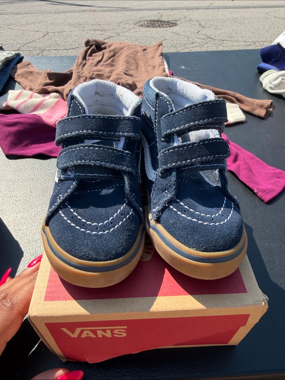 Vans Kids Navy Suede Hook-and-Loop Sneakers with Gum Sole